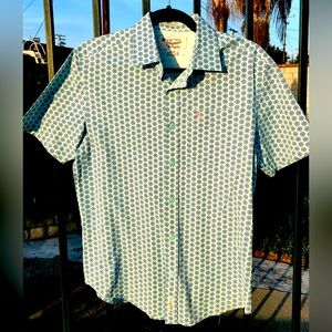 An Original Penguin munsingwear men button down shirt. Small. Blue in color